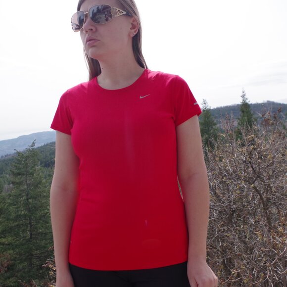 Red NiKe Running Ladies Shirt - Picture 11 of 11